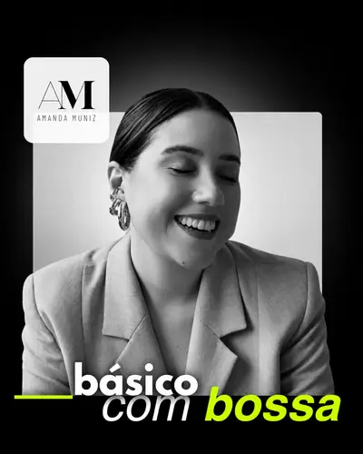 Amanda Muniz em preto e branco, com logo no alto e texto básico com bossa na base